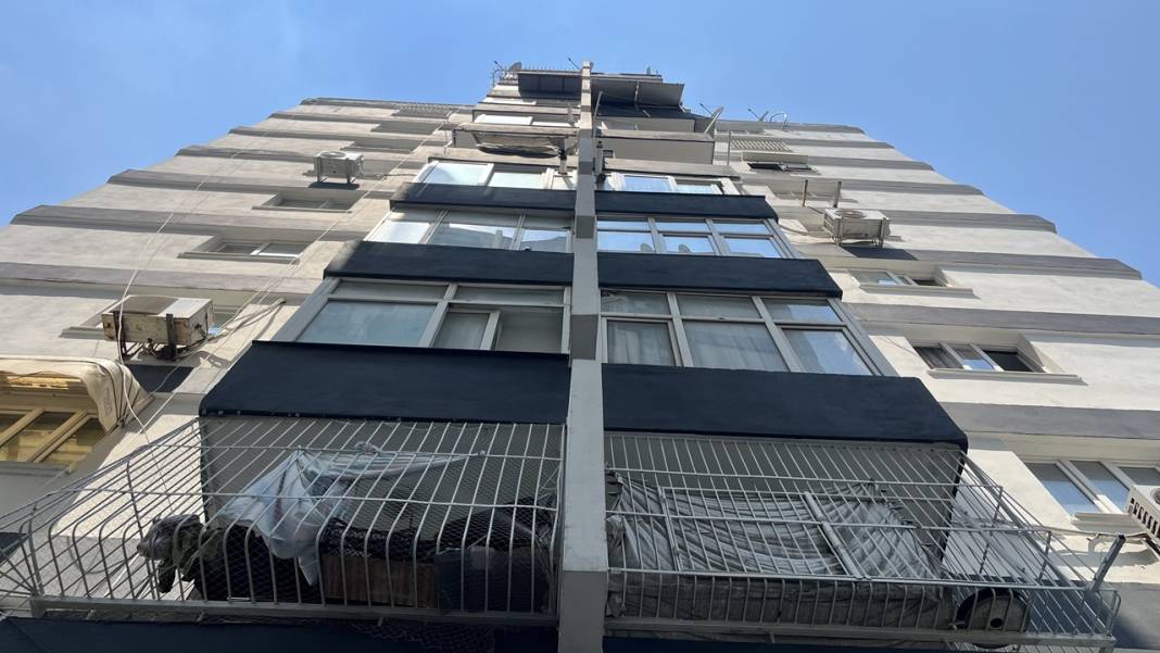 İki çocuğunun annesini apartman girişinde vahşice öldürdü! 4